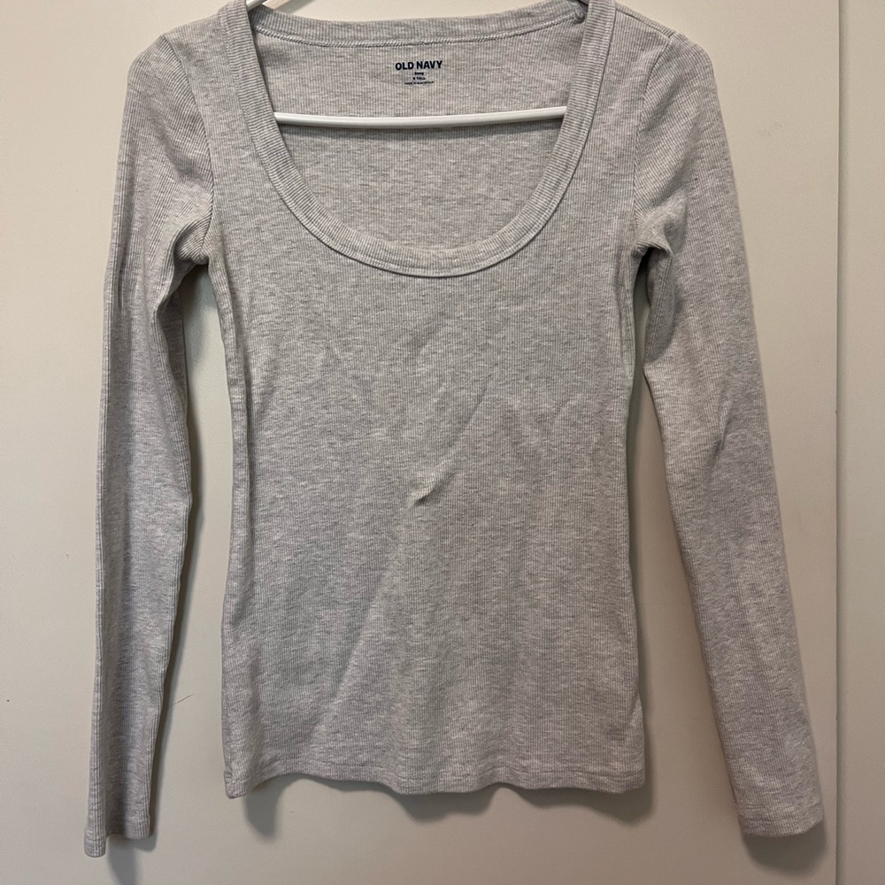 Old Navy Light Gray Long Sleeve Tee